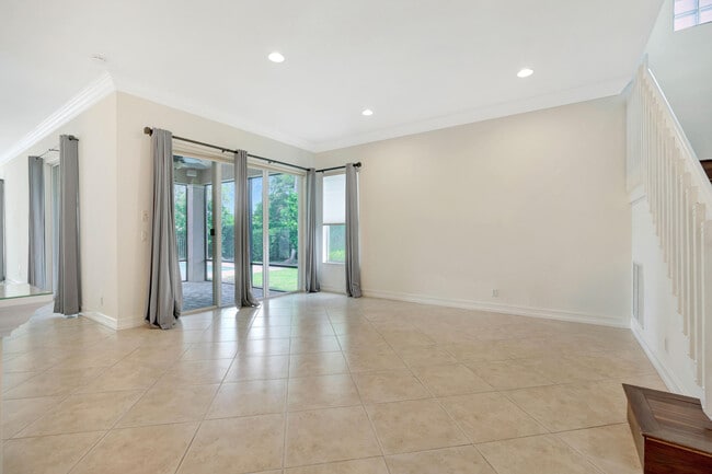 Photo - 183 Isle Verde Way