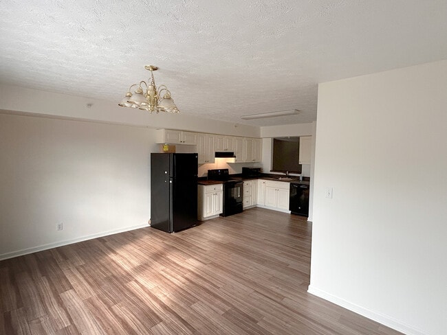 Building Photo - Chester Centre Apartments Unit 104
