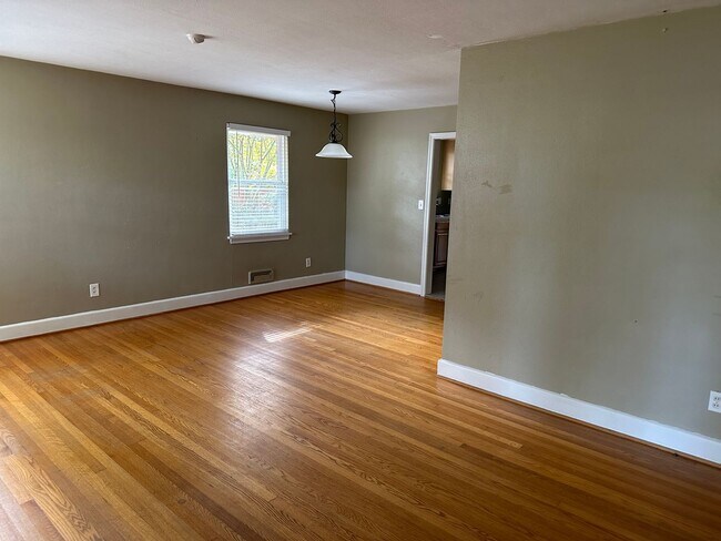 Photo - 4 Bedroom Brick Ranch in Norfolk