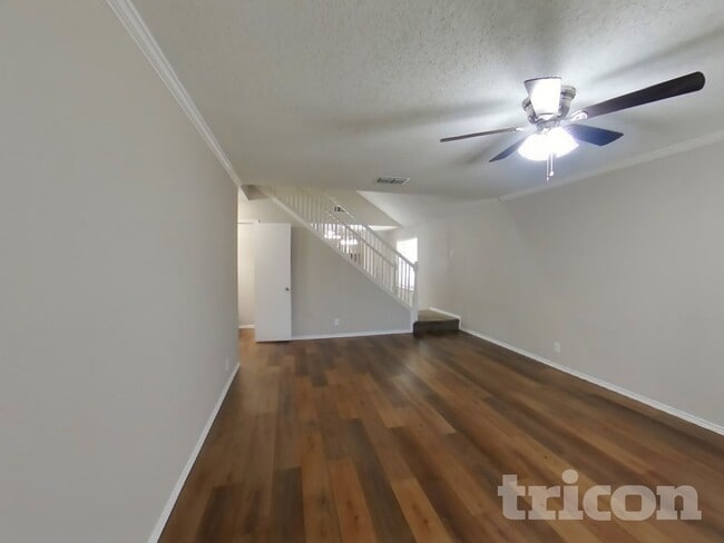 Photo - 9918 Autumn Arch