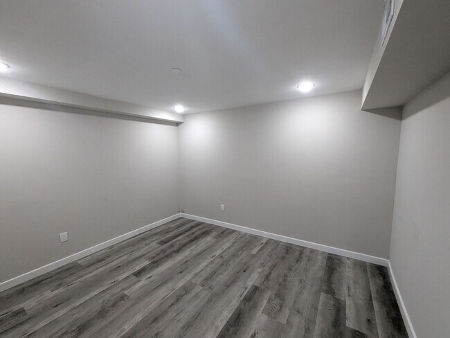 Photo - 4995 W Thompson St Unit 1R