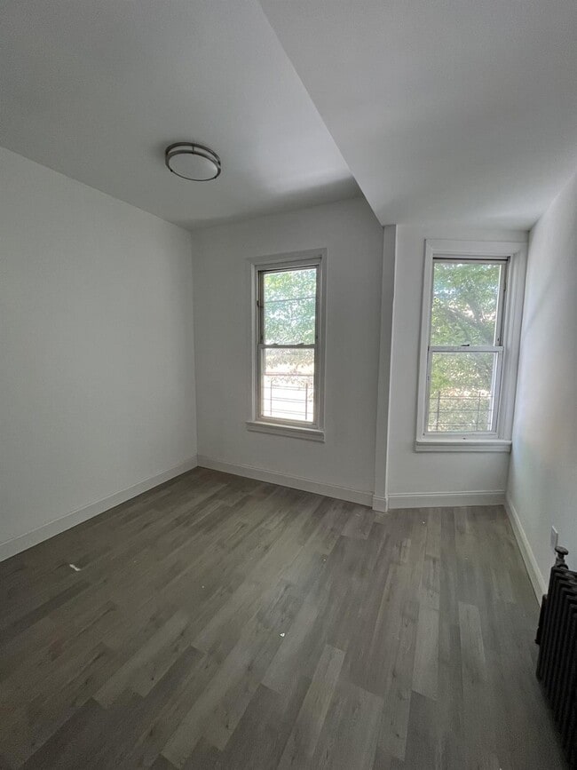 Photo - 1911 Matthews Ave