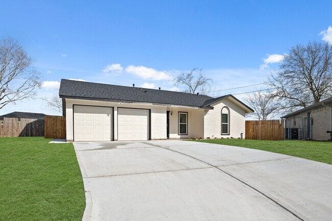 Photo - 3214 White Sail