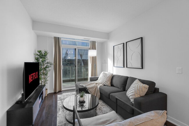 Photo - 18 Yonge St Unit SI ID1403751P
