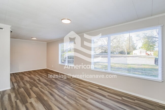 Photo - 1112 Alderman St NE