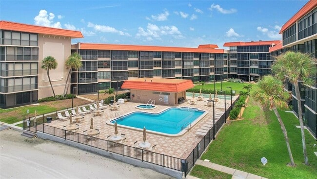 17580 Gulf Blvd Unit 115