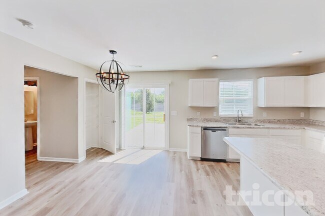 Photo - 2412 Solomon Ln