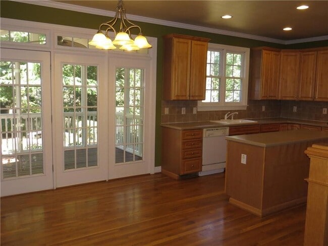 Photo - 1768 Brockett Rd