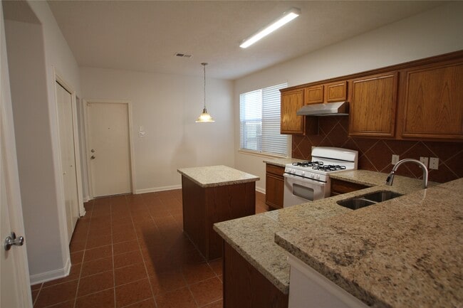 Photo - 814 Forest Thicket Ln