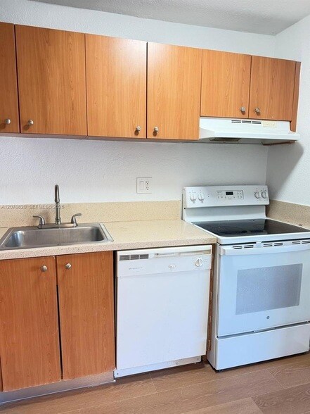 411 Executive Center Dr Unit 109