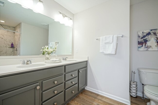 Photo - 2901 W New York St