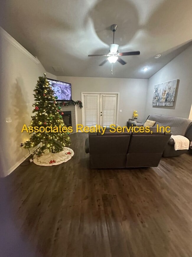 Photo - Spacious 4-Bedroom Home with Office in Portofino! LOOK!