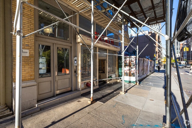 Entrance - 57 Warren St