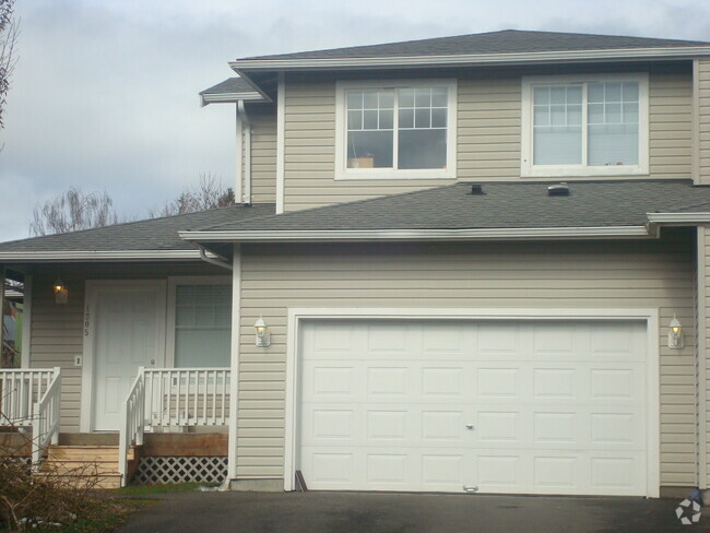 Building Photo - 4 Bedroom, 3 Bathroom Duplex near WWU! PRE... Rental