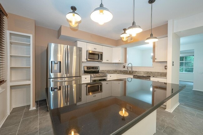 Photo - 403 Woodside Cir