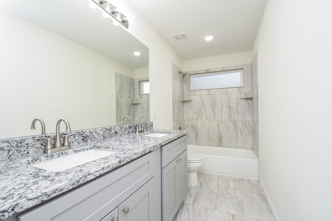 Photo - 2807 Topiary Ln