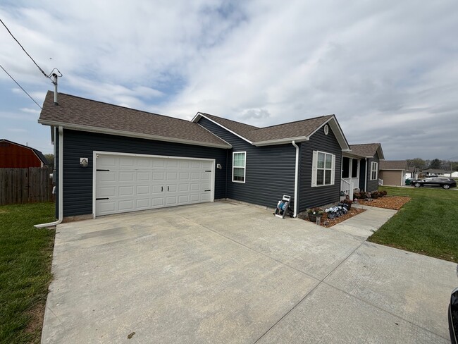 Photo - 605 Strawberry Dr