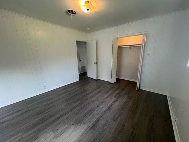 Photo - 5985 Smith St