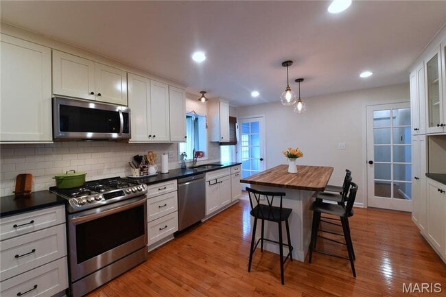 Photo - 342 Greenleaf Dr