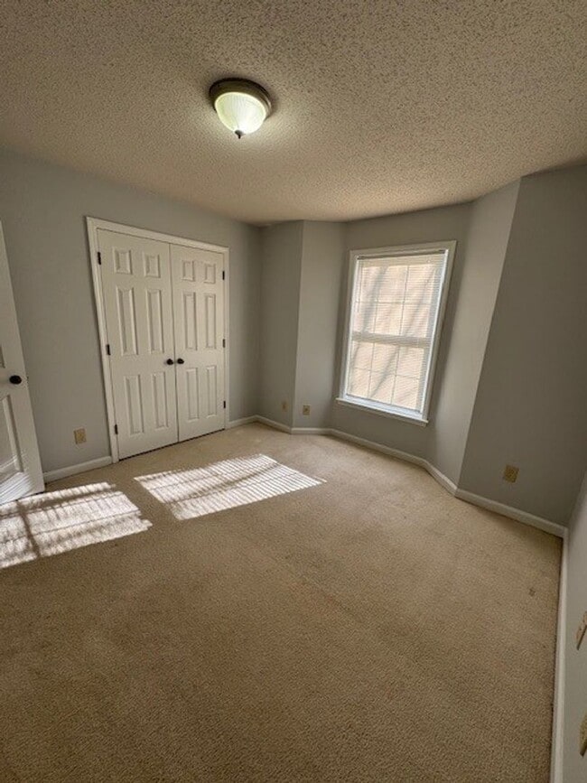 Photo - ****** HALF OFF FIRST FULL MONTH OF RENT!! ******