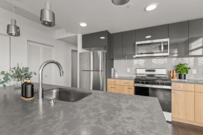 Photo - Splash Apartments