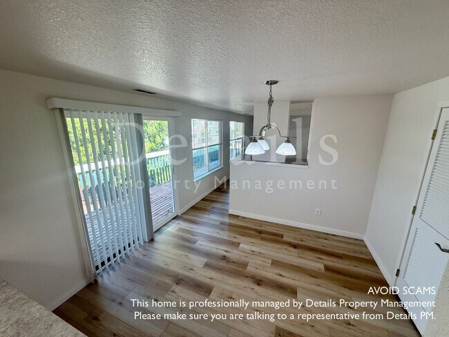 Photo - Newly Updated 3 Bedroom Duplex in Silverdale! Casa Adosada