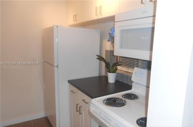 Photo - 8540 N Sherman Cir Unit 103