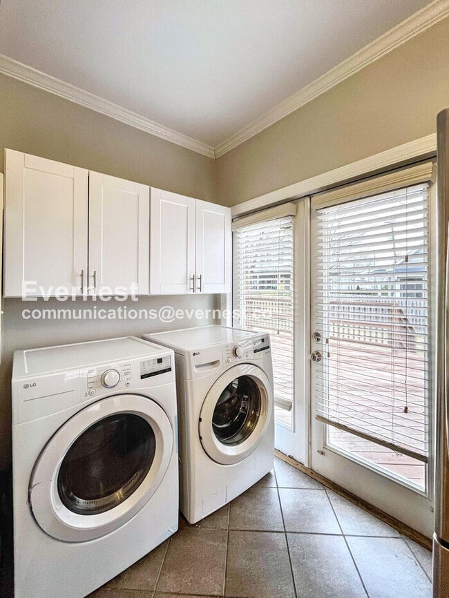 Photo - 2913 Davis Ave