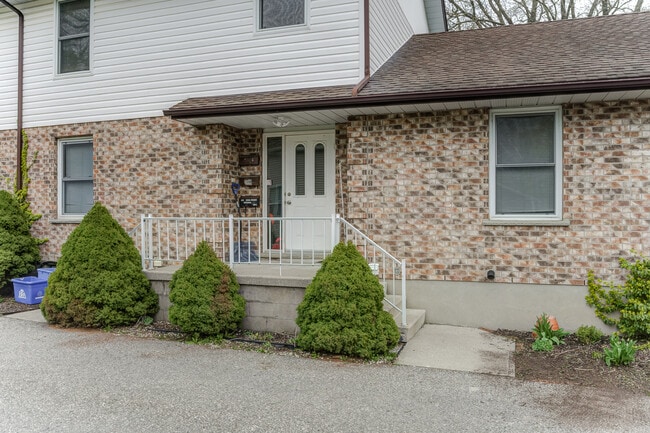Building Photo - TWO BEDROOM APARTMENT IN FOUR-PLEX IN AYLMER ON Unit 3