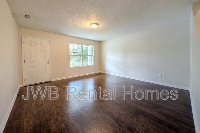 Photo - 1228 Lake Shore Blvd