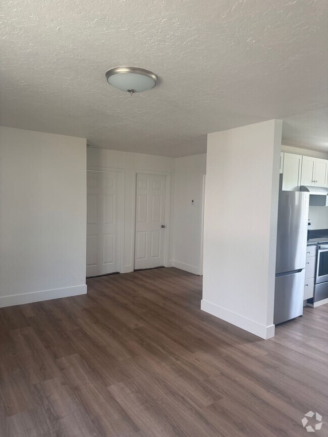 Building Photo - NEWLY REMODELED 3 BED/1 BATH IN SOUTH REDDING Rental