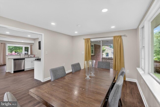 Photo - 8122 Gavin St