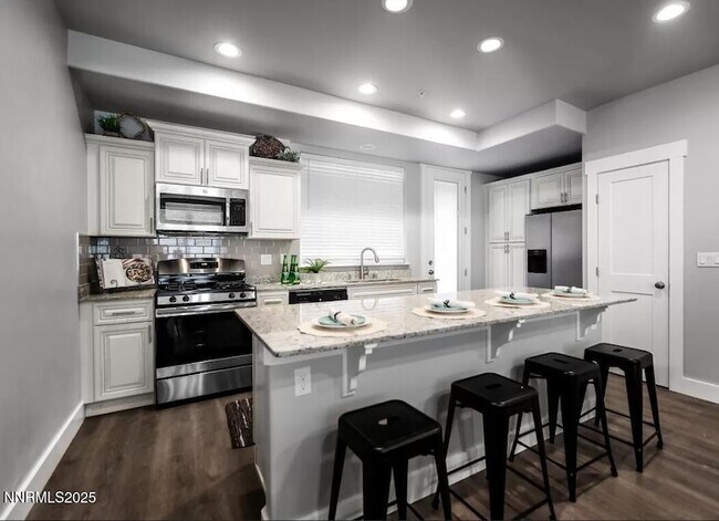 Photo - 730 Bluffs Ct