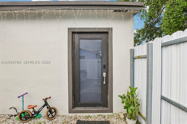 Photo - 1421 N 68th Ave