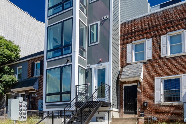 Photo - 1726 H St NE Unidad ID1037753P