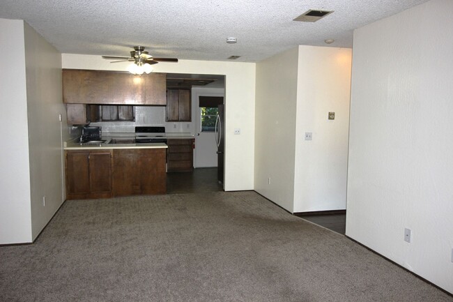 Building Photo - 2 Bedroom for Rent Rental