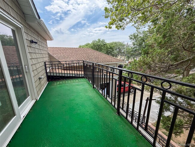 249-09 Mayda Rd Unit 2