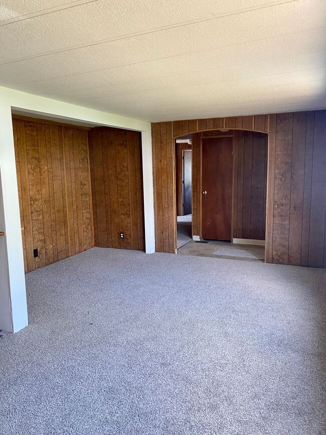 Photo - Large 3 bed 2 bath with fenced back yard