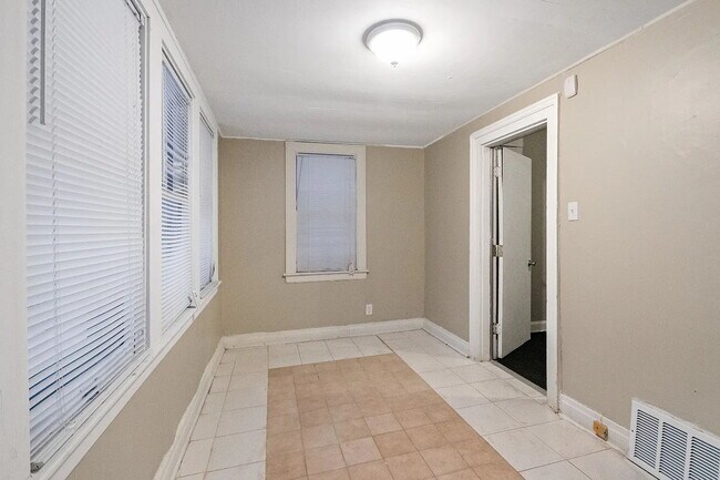 Charming 3-Bedroom Home | 1 Bath | In-Unit Laundry | Updated Kitchen – $2,000/month