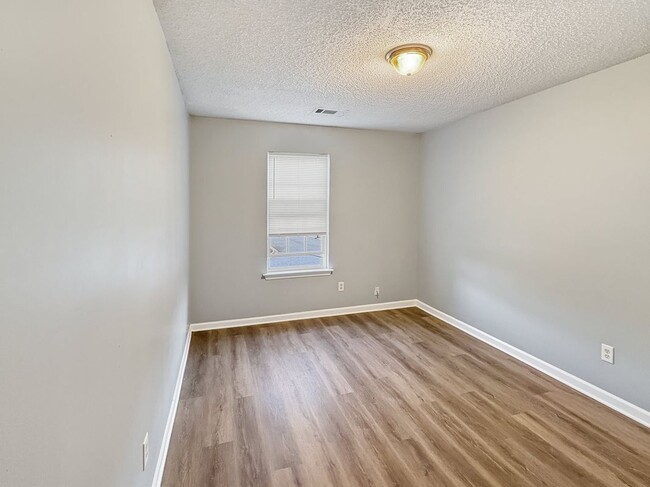 Photo - 5331 Creekview Way