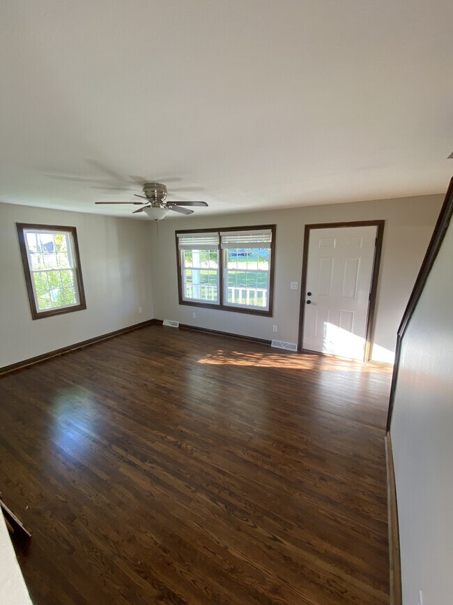 Photo - 355 S Greensburg St