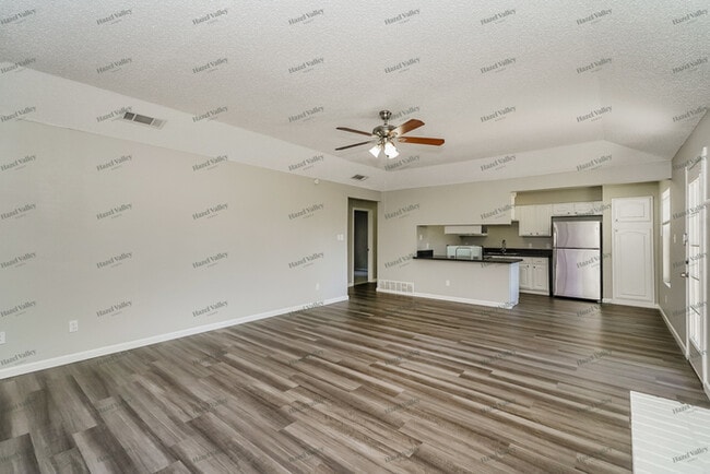 Photo - 806 Clover Ln