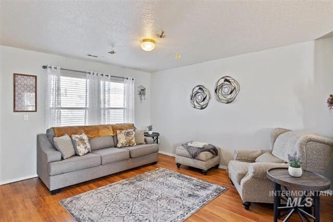 Photo - 3bed, 2.5bath, 2031sq.ft. home in South Nampa