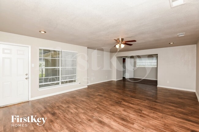 Photo - 600 NW Chisholm St