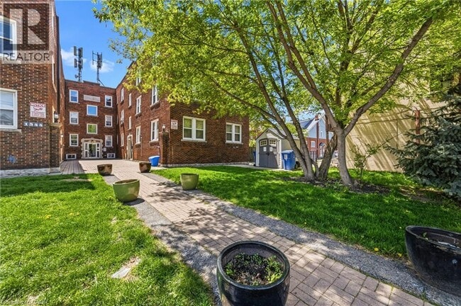 Photo - 1544 King St E Unit 406
