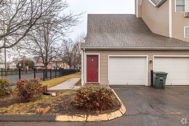 Photo - Yale Street Commons