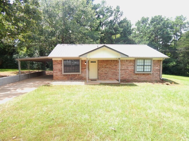 Building Photo - Country Living-City Close! Updated 2 Bedro... Rental