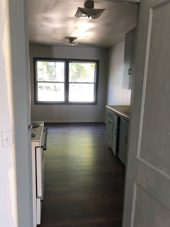 Photo - $525 - 1 bed 1 bath - Single Family Home Unit 421