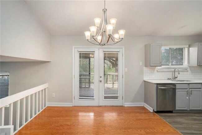 Photo - 676 Tarkington Rd S