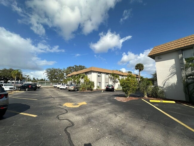 Photo - FAST APPROVAL !  1 bed 1 bath at green tee... Unit 308